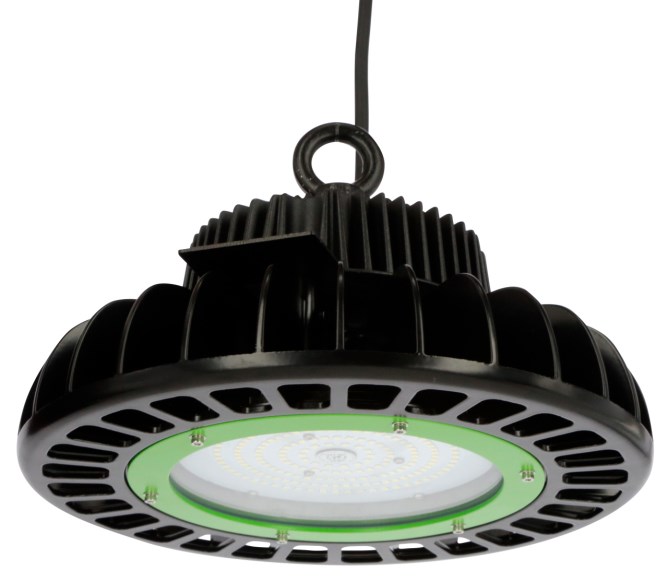 Der hängende 100 W Kerbl LED Hallenstrahler mit schwarzem Gehäuse und grünem Rahmen um die Lichtquelle