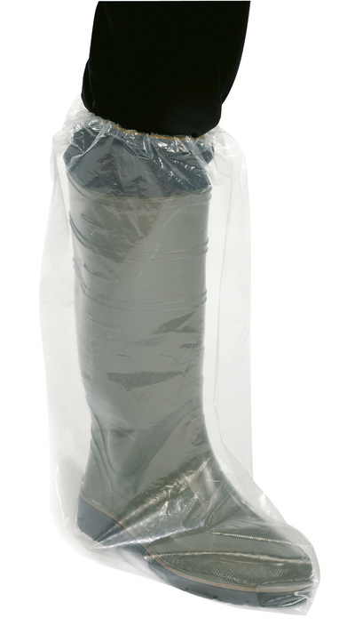 Transparenter Einmalüberschuh über einen grünen Gummistiefel angezogen