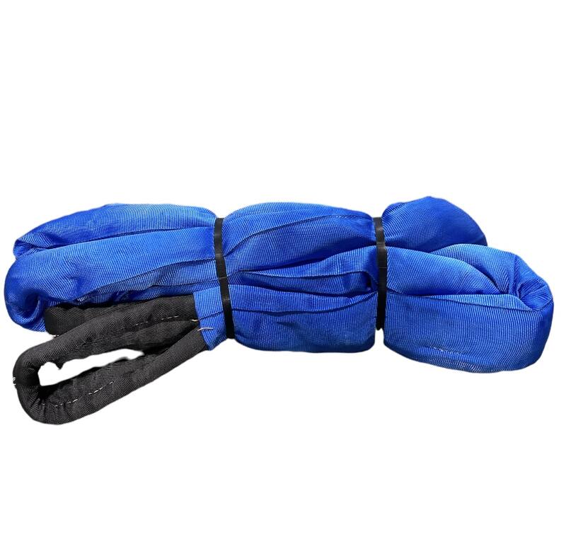Blaue, zusammengeschnürrte Abschleppschlinge