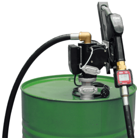 Zuwa Diesel Fasspumpe mit digitalem Zählwerk auf grünem Fass