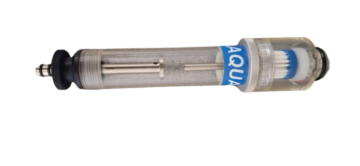 Transparente Kondensatfalle mit integriertem Sternfilter und der Aufschrift AQUA