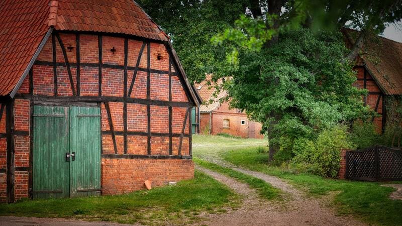 Bauernhaus im Grünen