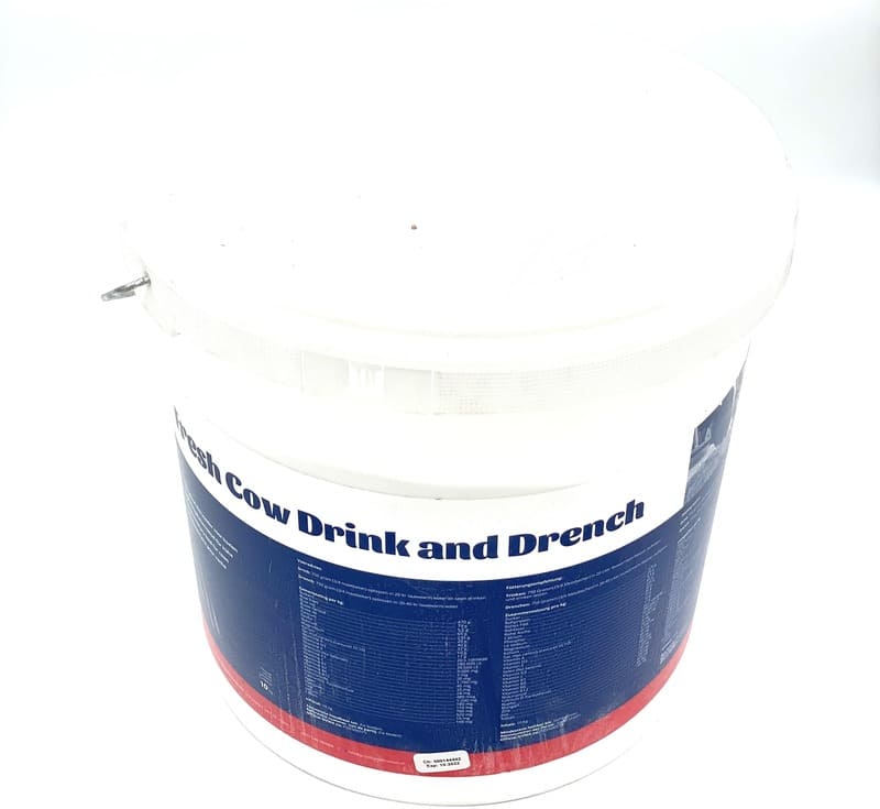 Blau-weißer Eimer mit Fresh Cow Ergaenzungsfuttermittel